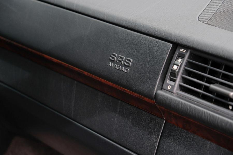 Детали интерьера Mercedes-Benz 500 E (W124) 1992 года  (фото 5 из 69)